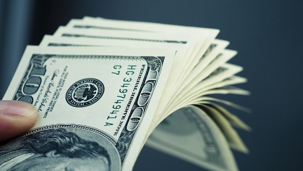 سعر الدولار مساء اليوم 10 أكتوبر 2025 يشهد انخفاضاً مستمراً