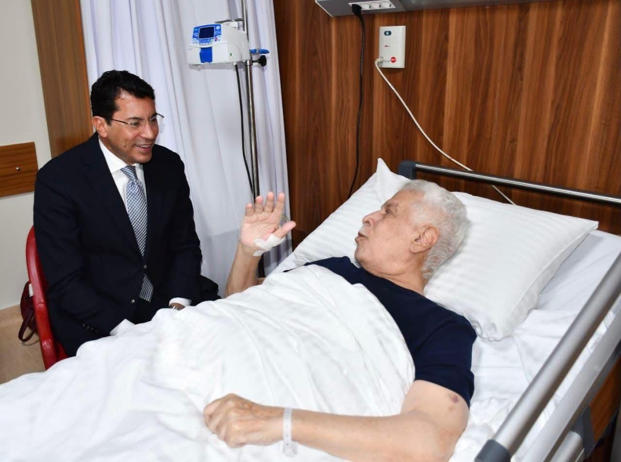 دعم حسن شحاتة من الأصدقاء