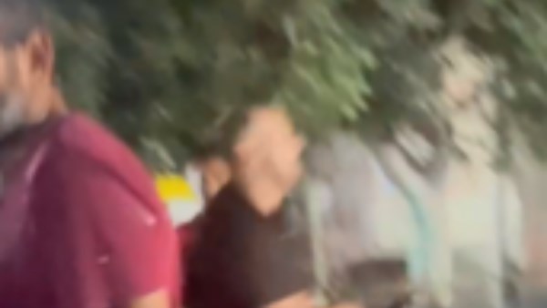 مشاجرة بين شخصين على أولوية المرور في الإسكندرية تؤدي إلى تحطم سيارة عربية
