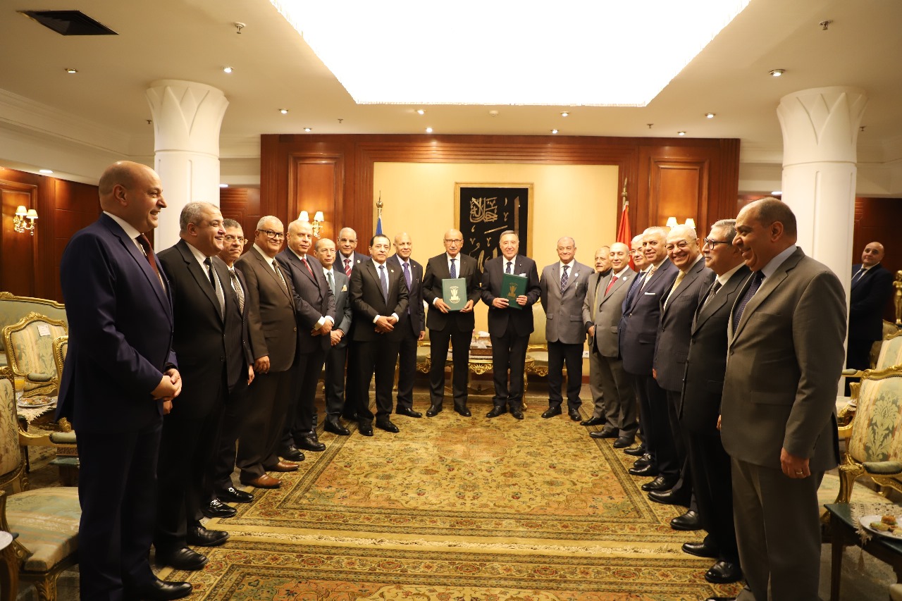 تبادل الدروع التذكارية