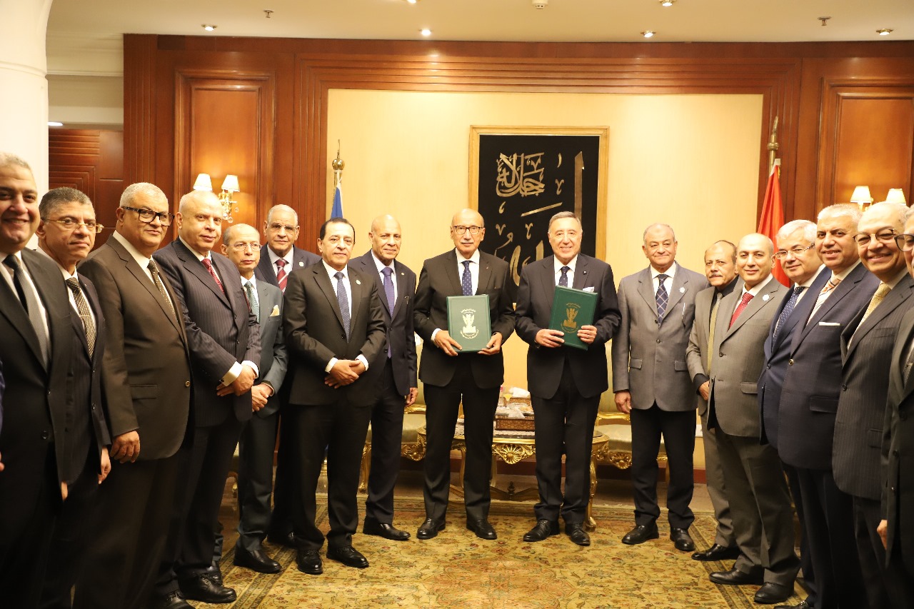 تبادل الدروع التذكارية