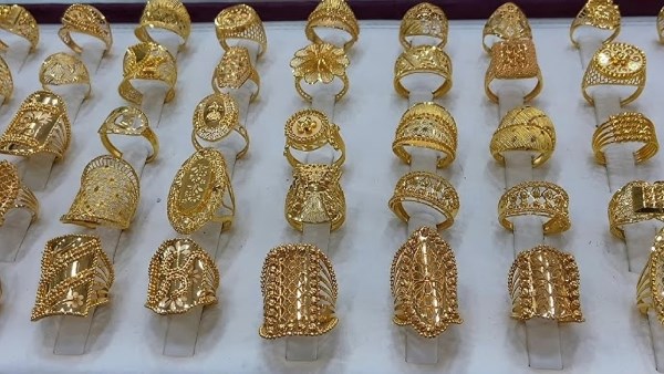 أسعار الذهب تشهد ارتفاعاً ملحوظاً اليوم الإثنين.. عيار 21 يتجاوز التوقعات