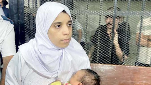 إحالة امرأة متهمة بقتل زوجها وأطفالها الستة في المنيا إلى فضيلة المفتي