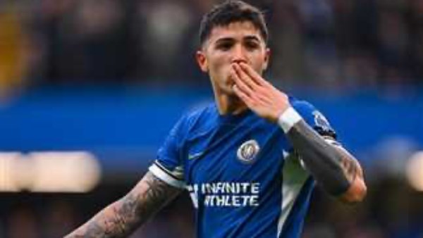 الاتحاد الأرجنتيني يستبعد إنزو فرنانديز نجم تشيلسي من معسكر المنتخب لأسباب خاصة