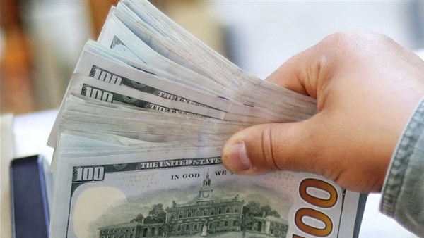 الدولار يصل لأعلى مستوى عالمي منذ أغسطس مع تصاعد التوترات التجارية