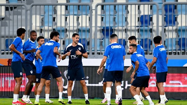 الزمالك يسعى لحل أزمة مستحقات ثنائي الفريق