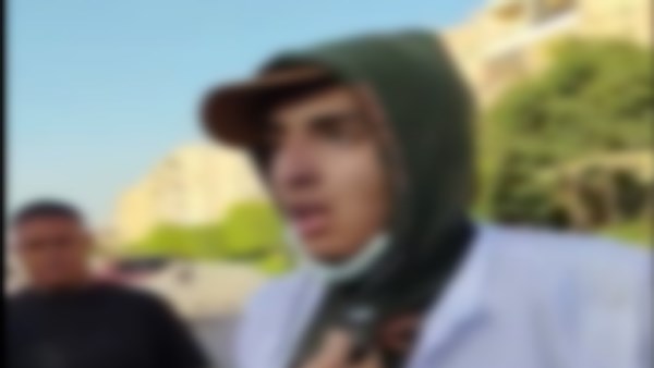 تفاصيل اعتداء مريض نفسي على مرشد سياحي برش سبراي في مدينة نصر