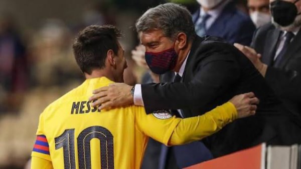 رئيس برشلونة يكشف عن علاقته بميسي ويطرح إمكانية تكريمه في المستقبل