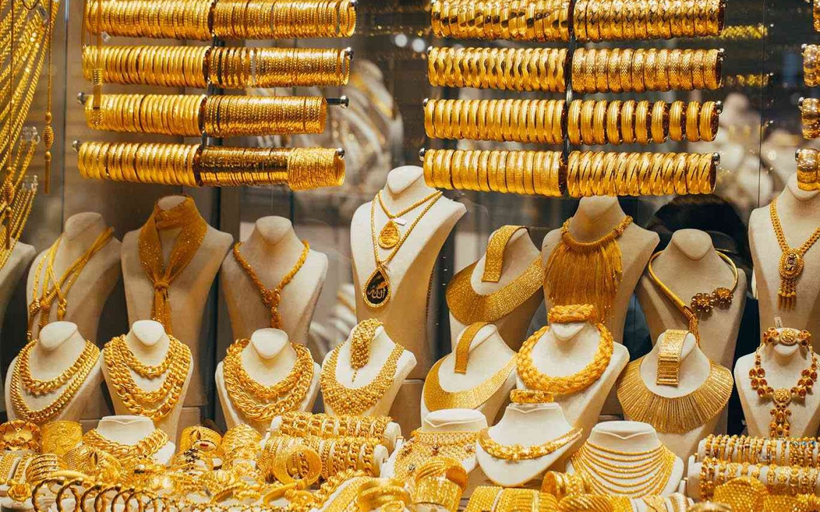 قفزة وارتفاع جديد .. سعر جرام الذهب عيار 21 اليوم السبت 18 أكتوبر 2025 داخل محلات الصاغة