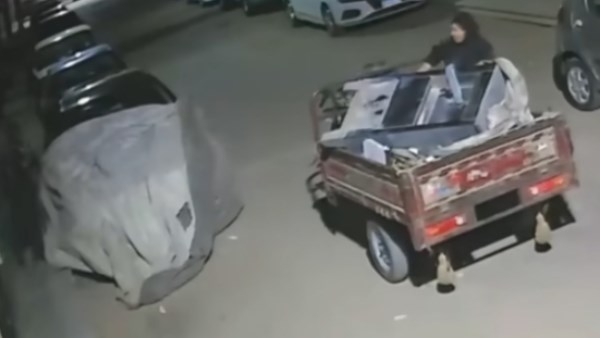 قبض على سارقي كولدير المياه وغطاء السيارة في سوهاج: مواجهة جديدة مع ظاهرة النباشين