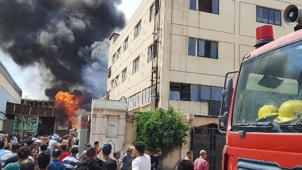 قوات الحماية المدنية تتصدى لحرائق اندلعت فوق سطح مخزن سكر في طنطا