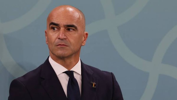 مارتينيز يدافع عن فيتينيا ويعتبره أفضل لاعب وسط في العالم أمام مدرب إسبانيا