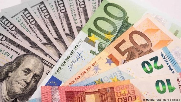 هبوط جديد في أسعار العملات الأجنبية مع بداية تعاملات الخميس