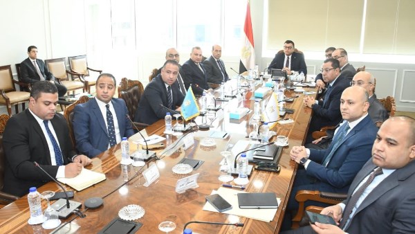 وزير الإسكان يجتمع لمناقشة تشغيل مشروع حدائق تلال الفسطاط